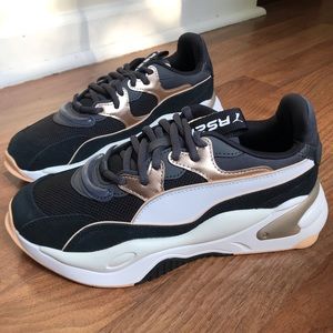 📢🌸 NWOT! Puma RS2K Sneakers-7 Medium 🌸📢